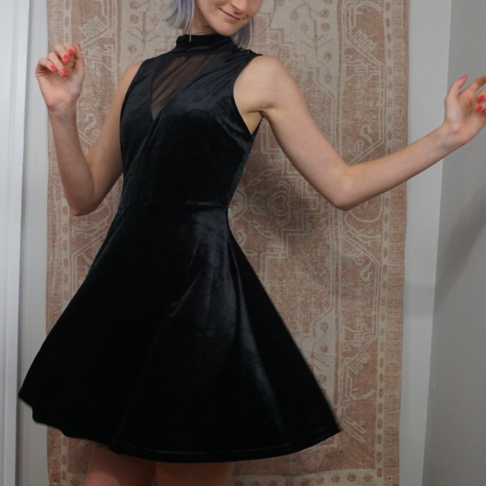 💜 derek heart velvet dress